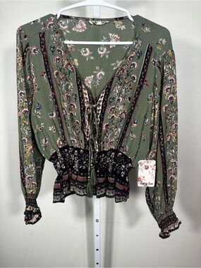 B157. Gypsy Love NWT Olive Green Floral Boho Lace Up Smocked Peplum Blouse M
